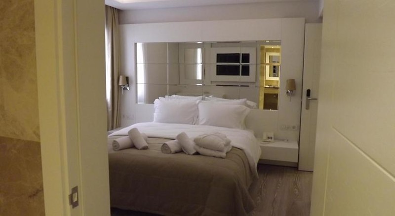 Alesta Yacht Hotel