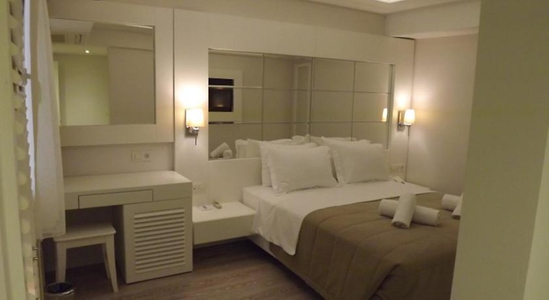 Alesta Yacht Hotel