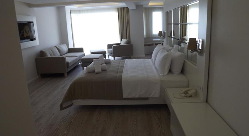 Alesta Yacht Hotel