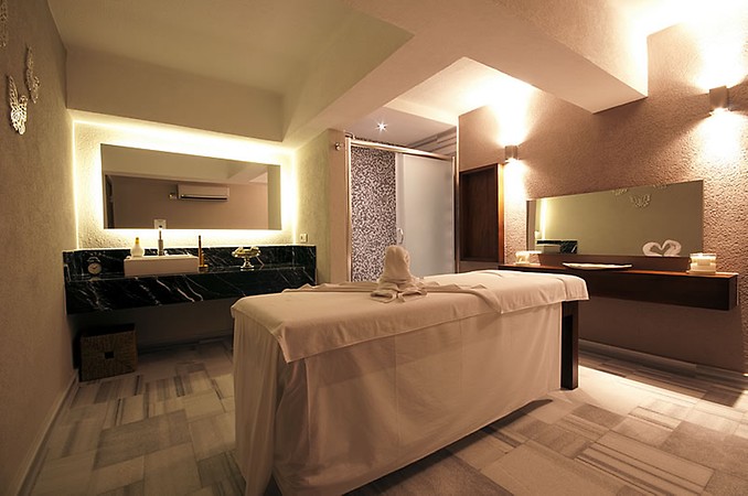 Alesta Yacht Hotel
