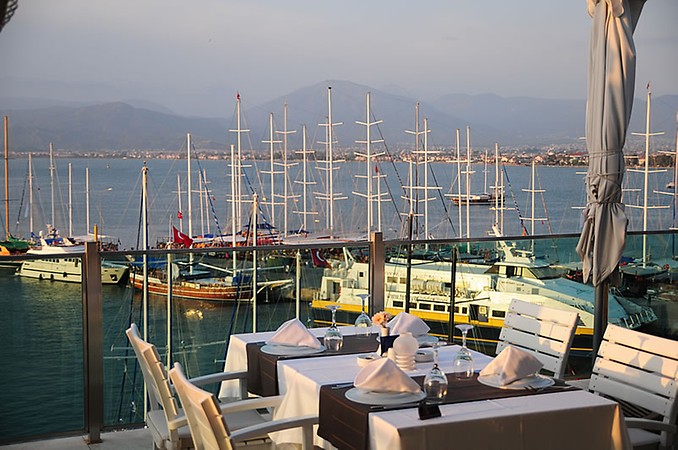 Alesta Yacht Hotel