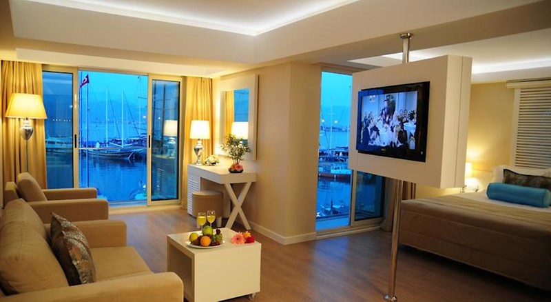 Alesta Yacht Hotel