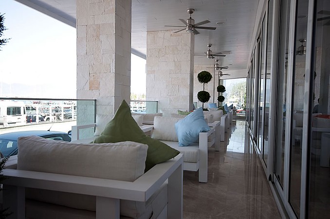 Alesta Yacht Hotel