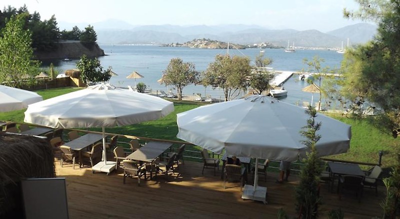Alesta Yacht Hotel