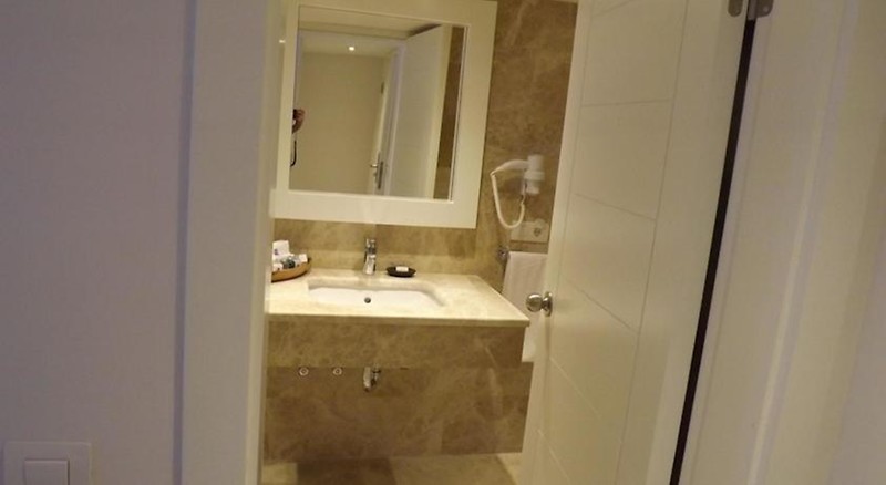 Alesta Yacht Hotel