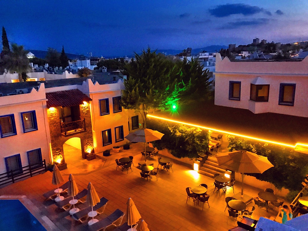 Atrium Hotel