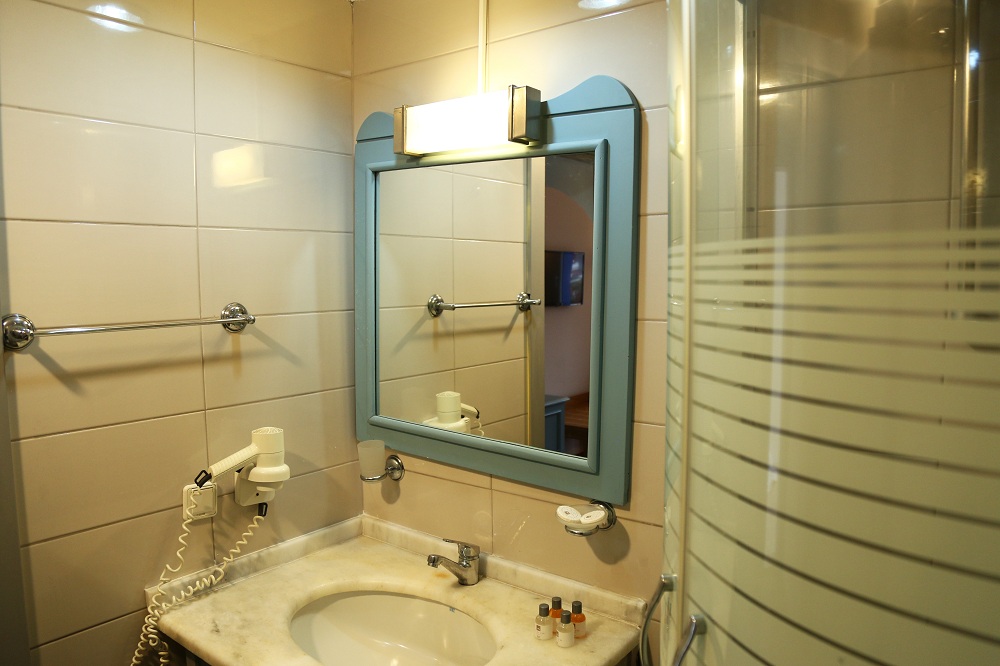 Atrium Hotel