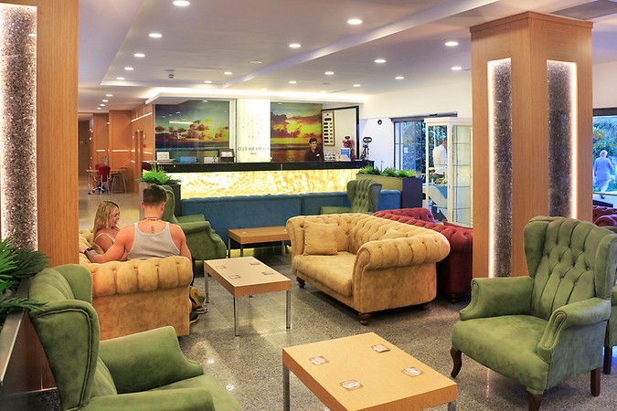 Club Aqua Plaza