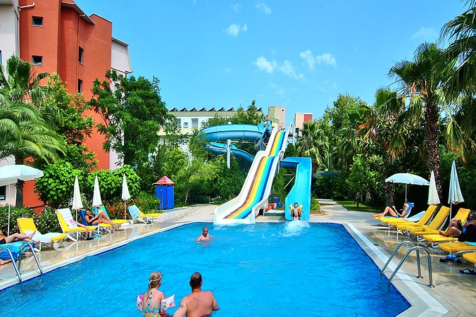 Club Aqua Plaza