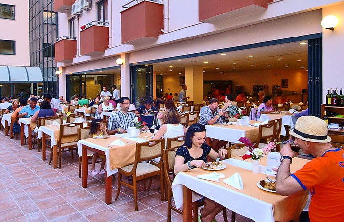 Club Aqua Plaza