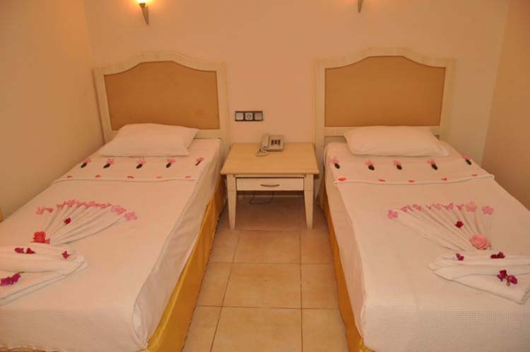 Club Dena Otel