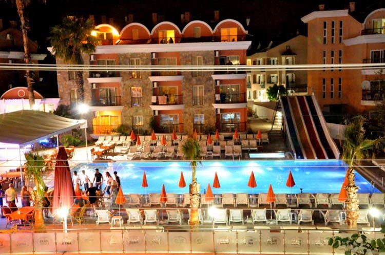 Club Dena Otel