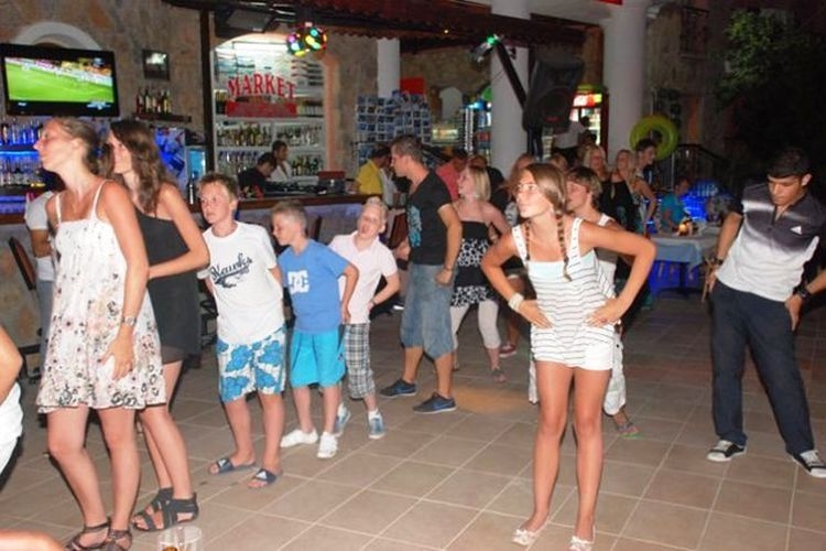 Club Dena Otel
