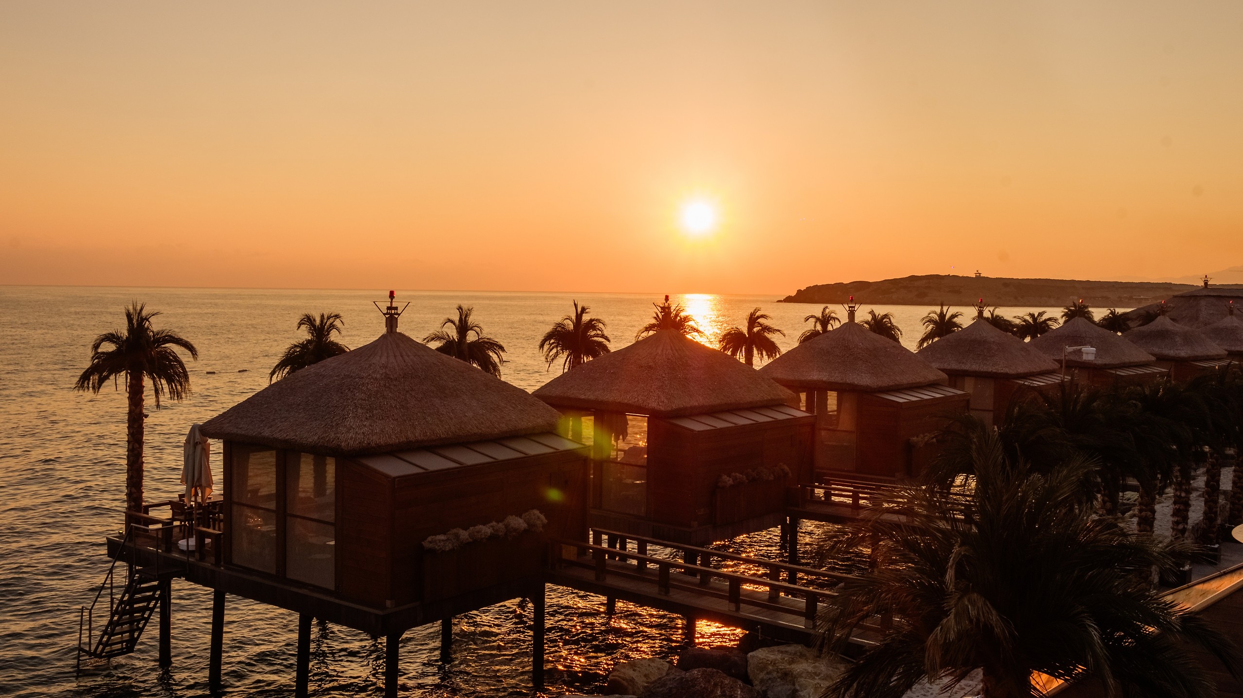 Cratos Premium Hotel