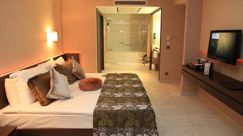 Cratos Premium Hotel
