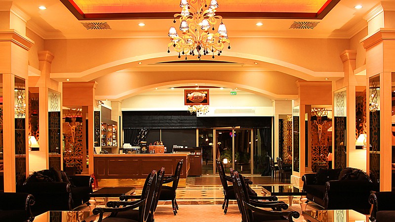 Cratos Premium Hotel