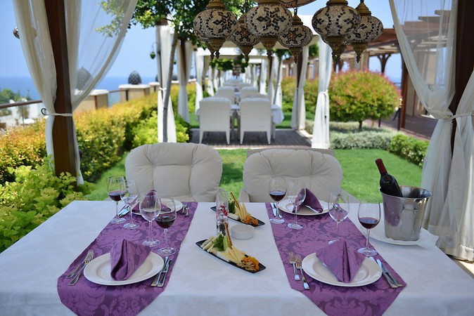 Cratos Premium Hotel