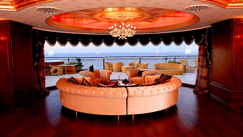 Cratos Premium Hotel