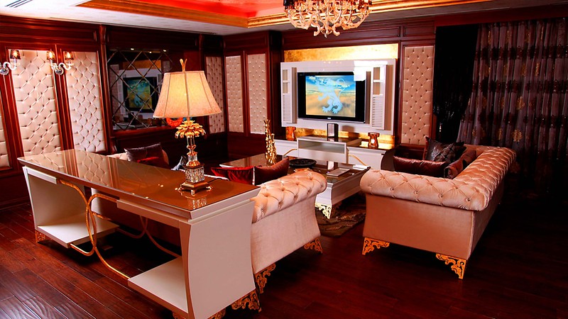 Cratos Premium Hotel
