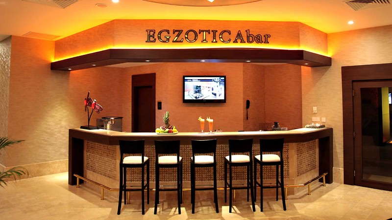 Cratos Premium Hotel
