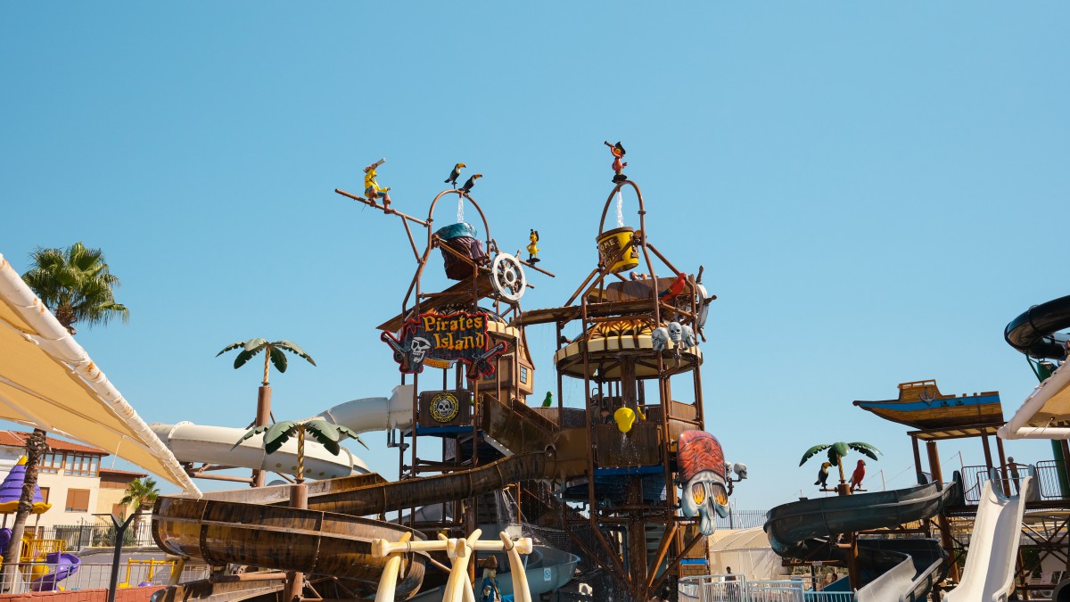 Crystal Admiral Resort Suites & Spa