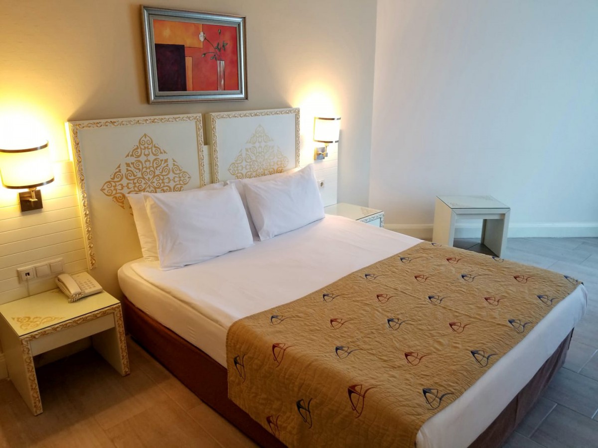 Crystal Admiral Resort Suites & Spa