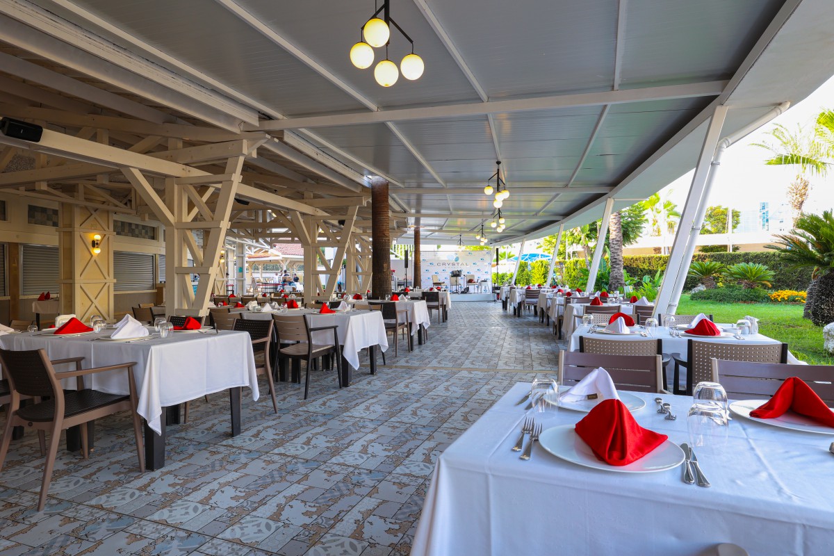 Crystal Admiral Resort Suites & Spa
