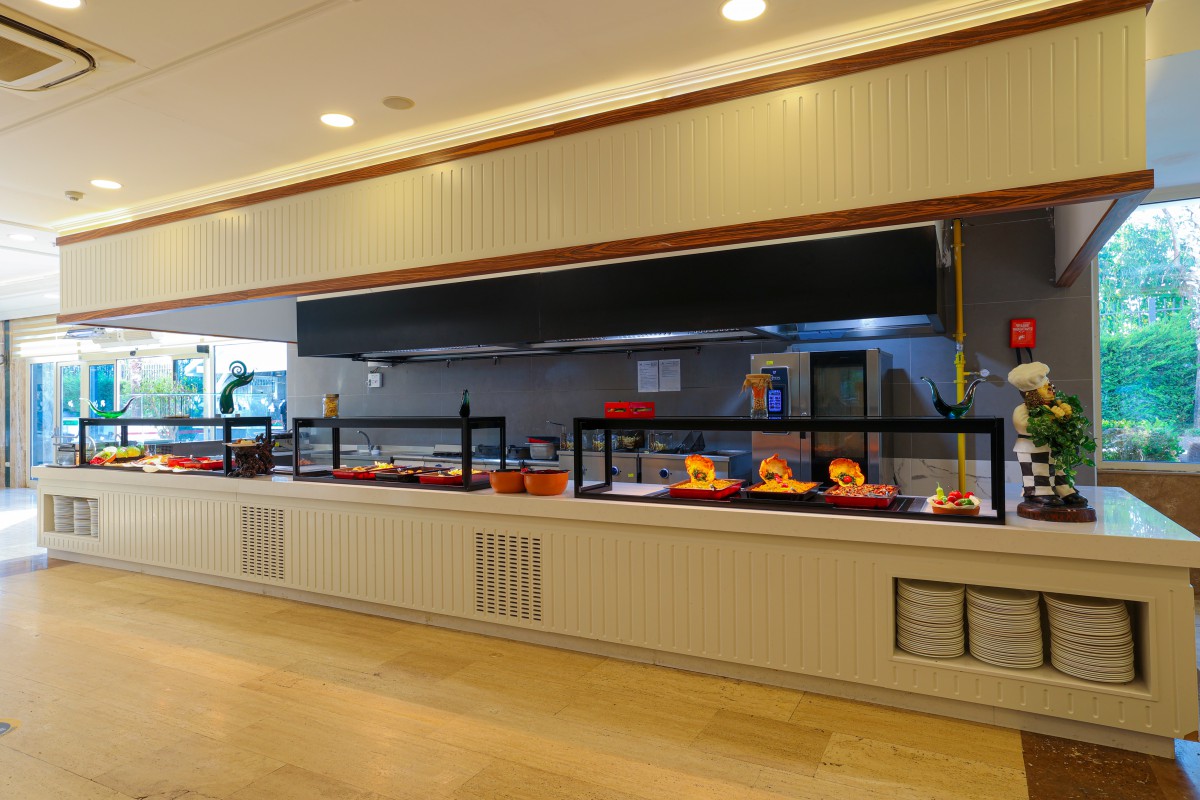 Crystal Admiral Resort Suites & Spa
