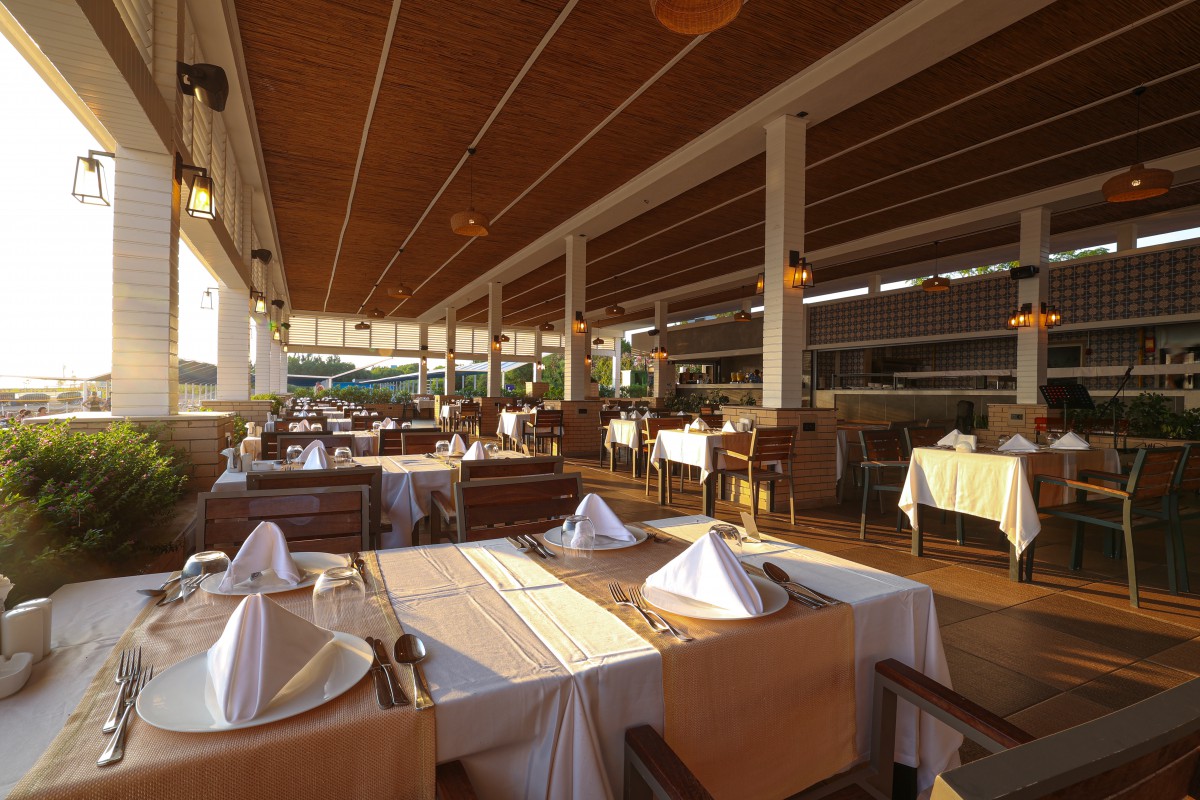 Crystal Admiral Resort Suites & Spa