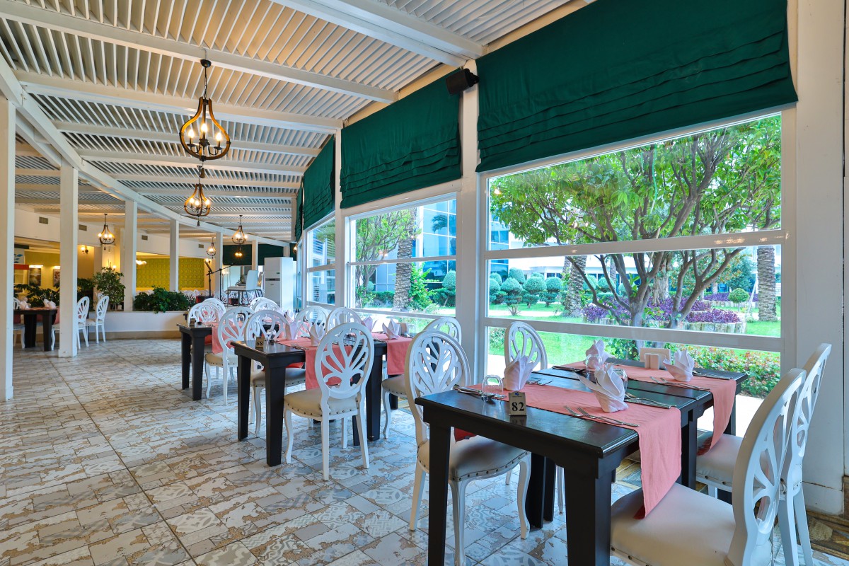 Crystal Admiral Resort Suites & Spa