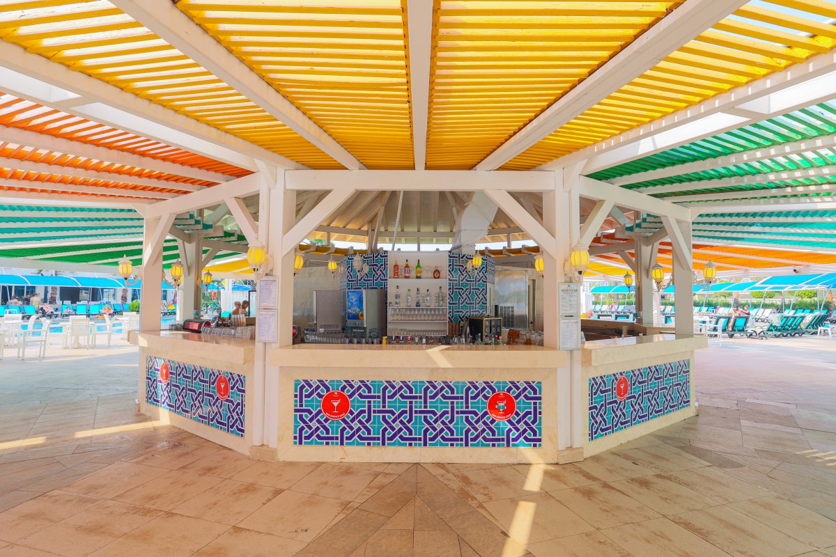Crystal Admiral Resort Suites & Spa