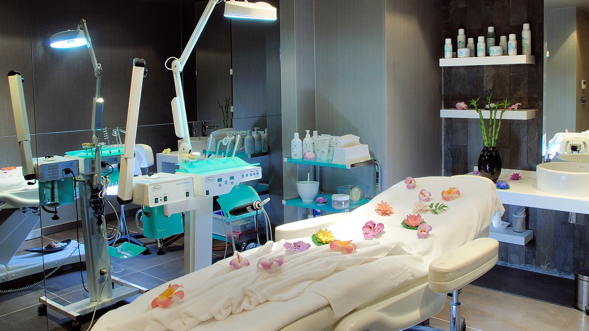 Elegance Hotel İnternational