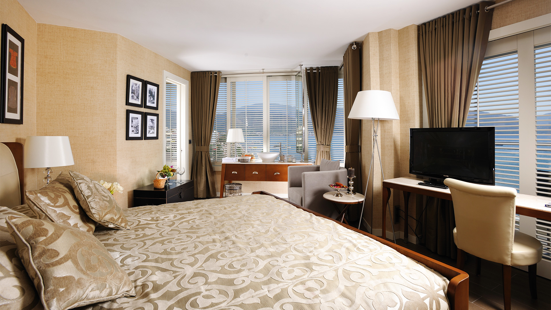 Elegance Hotel İnternational