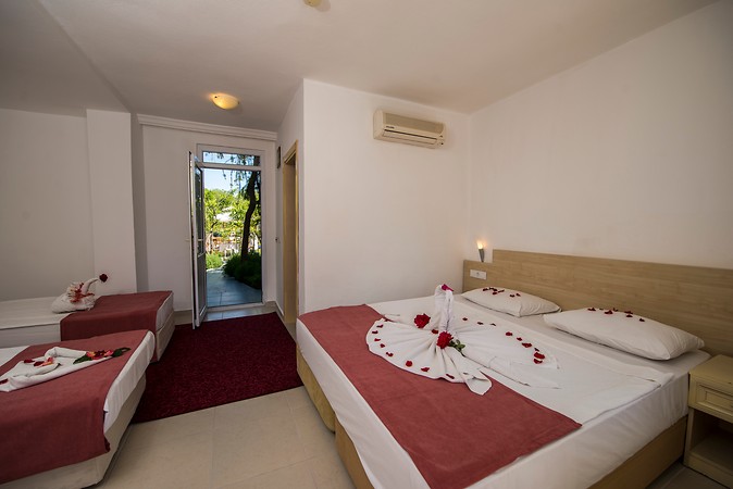 Elis Beach Hotel