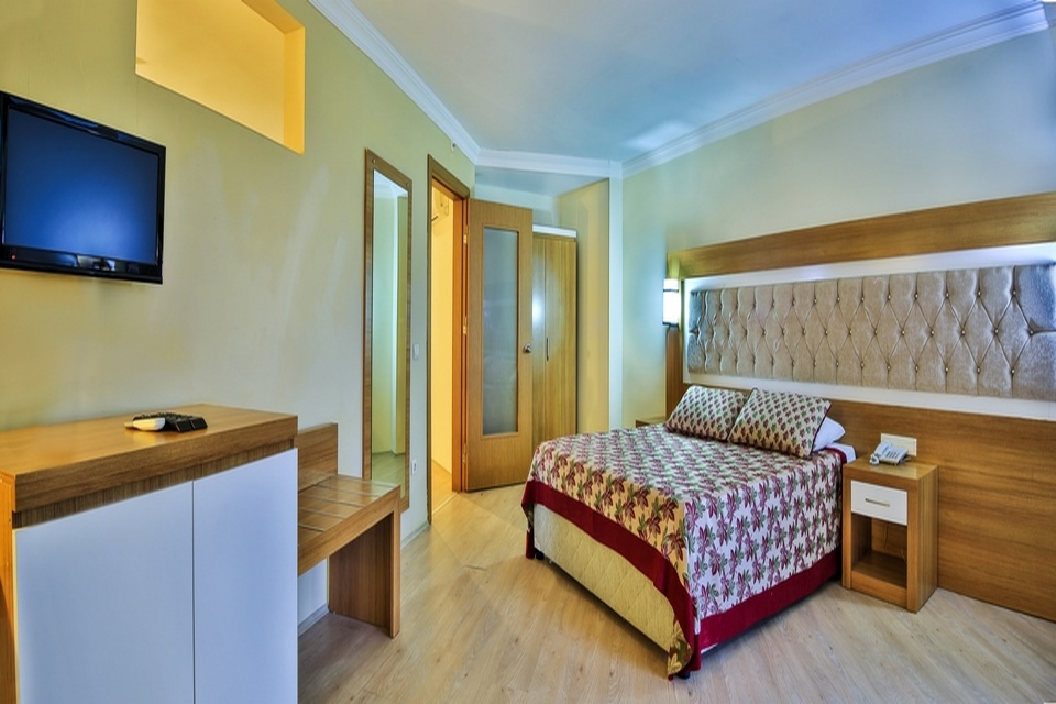 Hedef Beach Resort Hotel