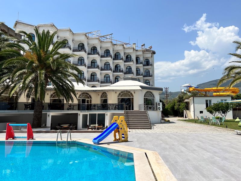 Kaju Beach Hotel