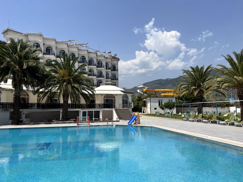 Kaju Beach Hotel