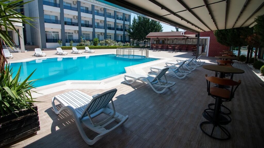 Lake Life Hotel