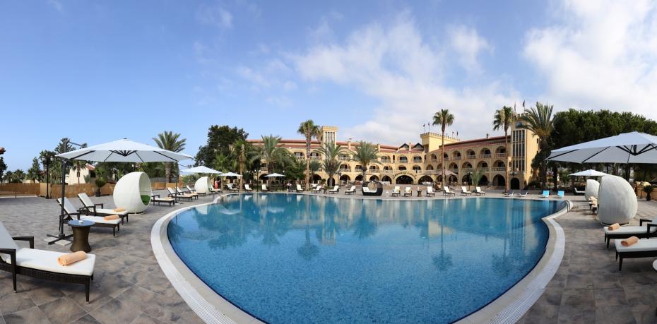 Le Chateau Lambousa Hotel