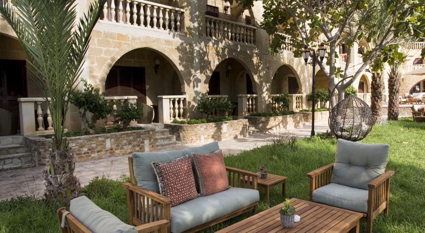 Le Chateau Lambousa Hotel
