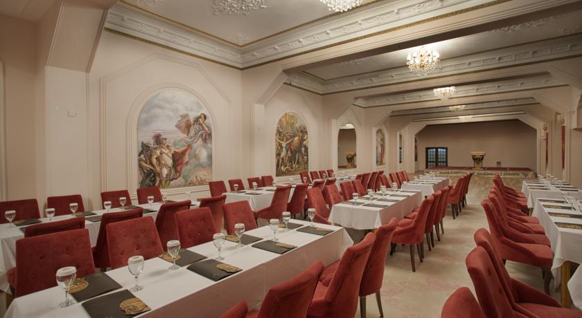Le Chateau Lambousa Hotel