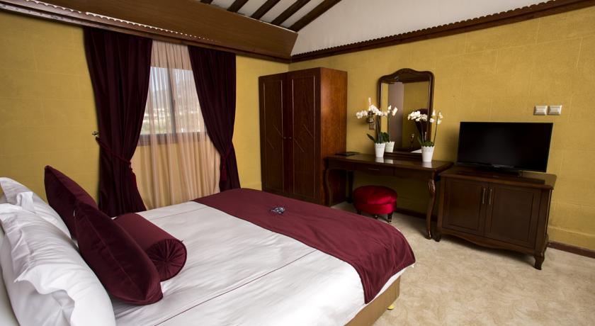 Le Chateau Lambousa Hotel