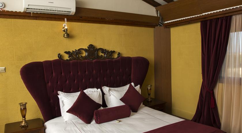 Le Chateau Lambousa Hotel