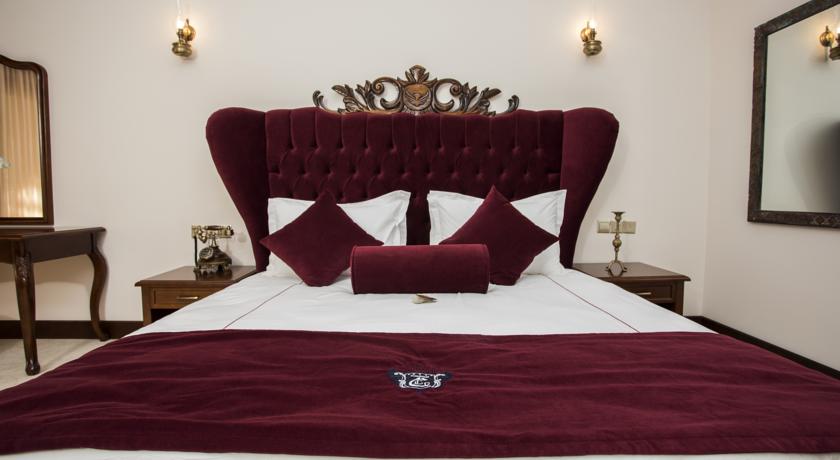Le Chateau Lambousa Hotel