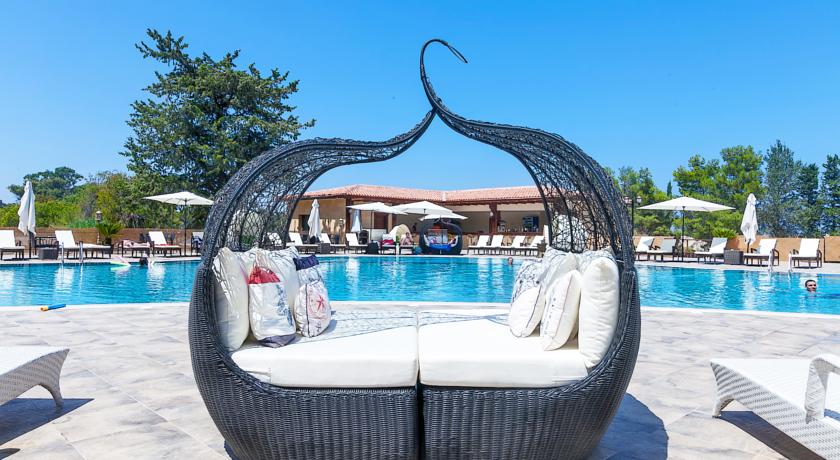 Le Chateau Lambousa Hotel