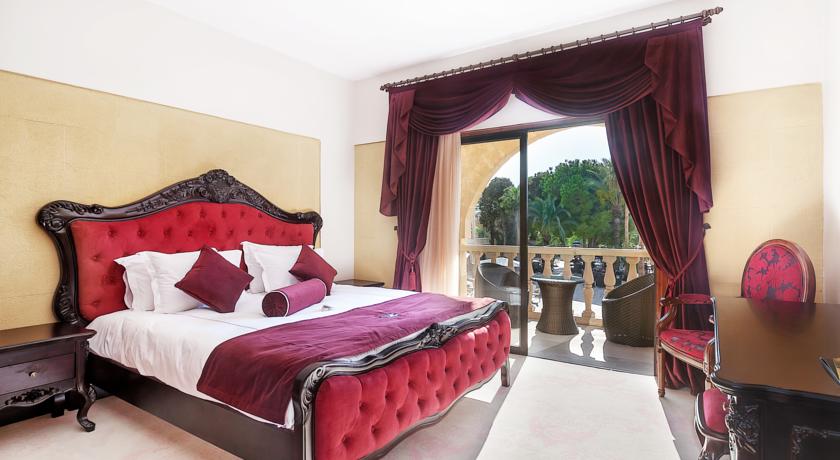 Le Chateau Lambousa Hotel