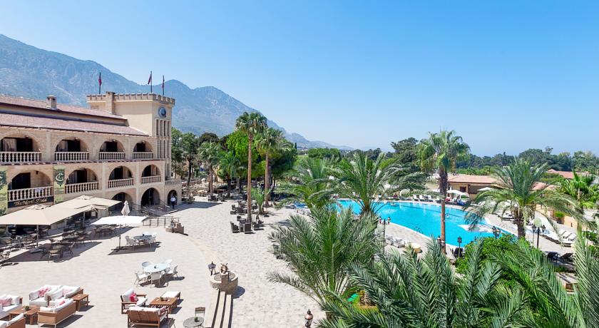 Le Chateau Lambousa Hotel