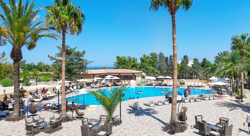 Le Chateau Lambousa Hotel