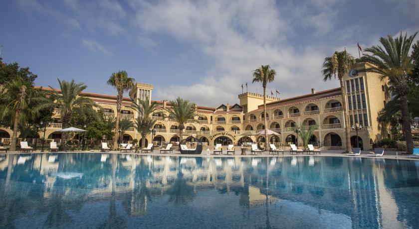 Le Chateau Lambousa Hotel