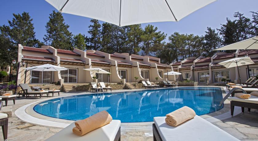 Le Chateau Lambousa Hotel